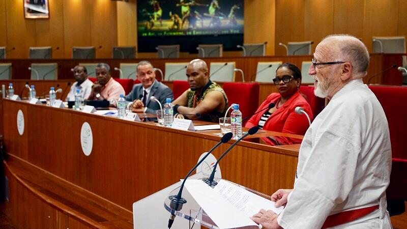 Remise du titre de "Hanshi" au Fondateur du Djokan, Yannick Théolade par  le Président de la CTG 10