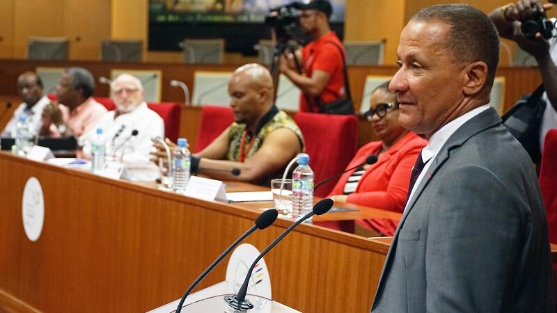 Remise du titre de "Hanshi" au Fondateur du Djokan, Yannick Théolade par  le Président de la CTG 12