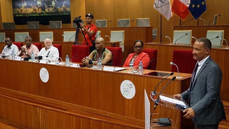 Remise du titre de "Hanshi" au Fondateur du Djokan, Yannick Théolade par  le Président de la CTG 11