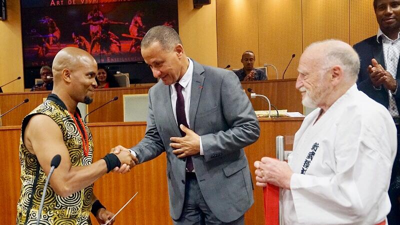 Remise du titre de "Hanshi" au Fondateur du Djokan, Yannick Théolade par  le Président de la CTG 3