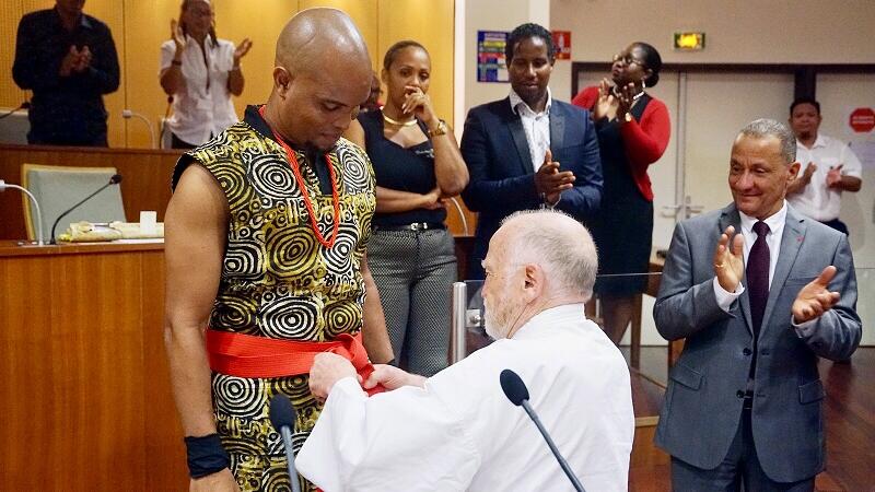 Remise du titre de "Hanshi" au Fondateur du Djokan, Yannick Théolade par  le Président de la CTG 4