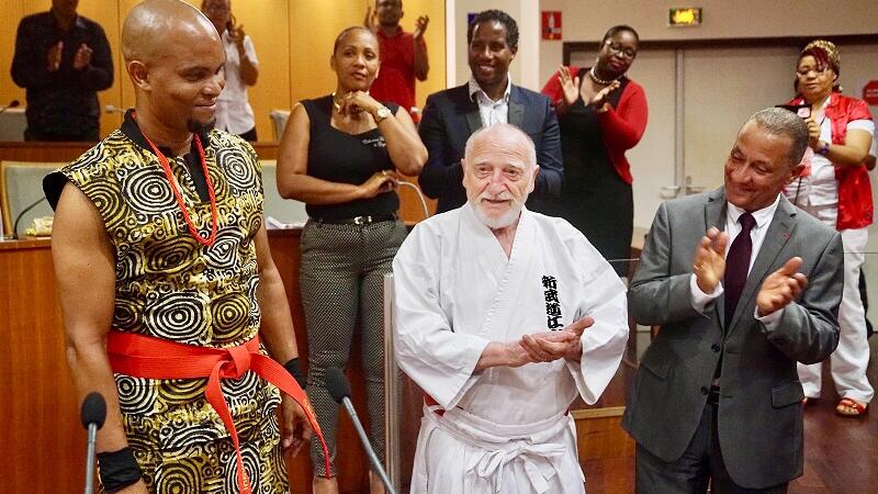 Remise du titre de "Hanshi" au Fondateur du Djokan, Yannick Théolade par  le Président de la CTG 2