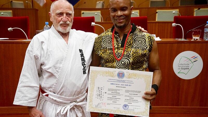 Remise du titre de "Hanshi" au Fondateur du Djokan, Yannick Théolade par  le Président de la CTG 5