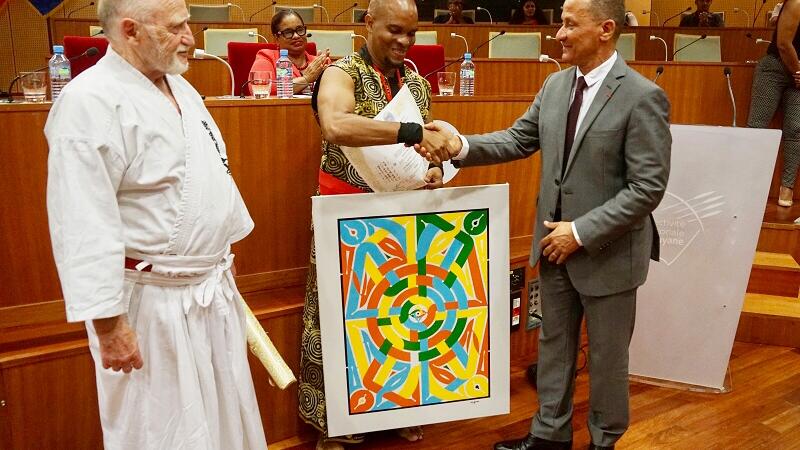 Remise du titre de "Hanshi" au Fondateur du Djokan, Yannick Théolade par  le Président de la CTG 7