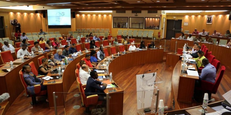 L’Assemblée de Guyane a adopté ce mercredi 20 mars, 2019 le budget primitif de la Collectivité Territoriale de Guyane s’élevant à 560 990 989,62 euros, qui se décompose en termes de mouvements réels en une section de fonctionnement de 379 286 041,80 euros et une section d’investissement de 97 647 634,68 euros. 4