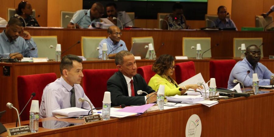 L’Assemblée de Guyane a adopté ce mercredi 20 mars, 2019 le budget primitif de la Collectivité Territoriale de Guyane s’élevant à 560 990 989,62 euros, qui se décompose en termes de mouvements réels en une section de fonctionnement de 379 286 041,80 euros et une section d’investissement de 97 647 634,68 euros.  9