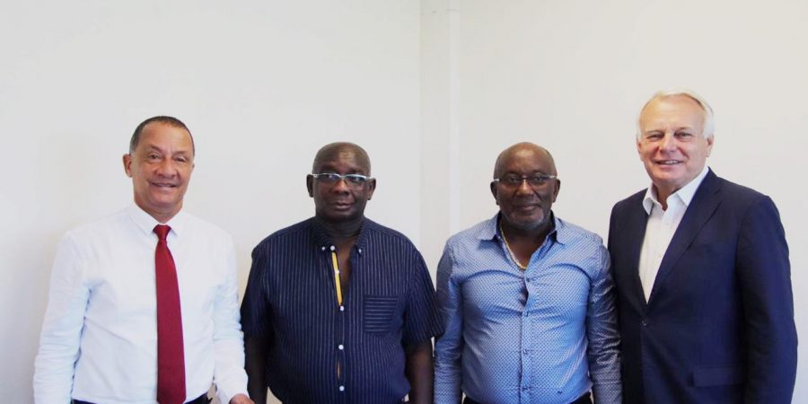 Le Président de la Fondation pour la Mémoire de l’esclavage rencontre deux capitaines bushinengués à la CTG
