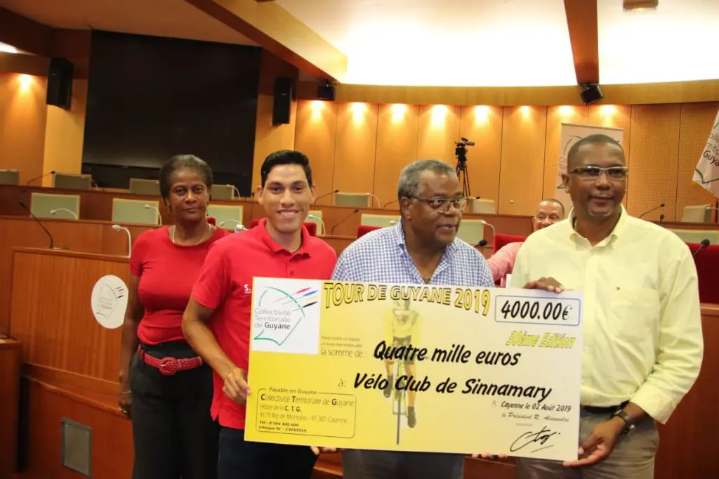 30e édition du Tour de Guyane : cérémonie de remise de chèques CTG aux clubs locaux participants - Collectivité Territoriale de Guyane
