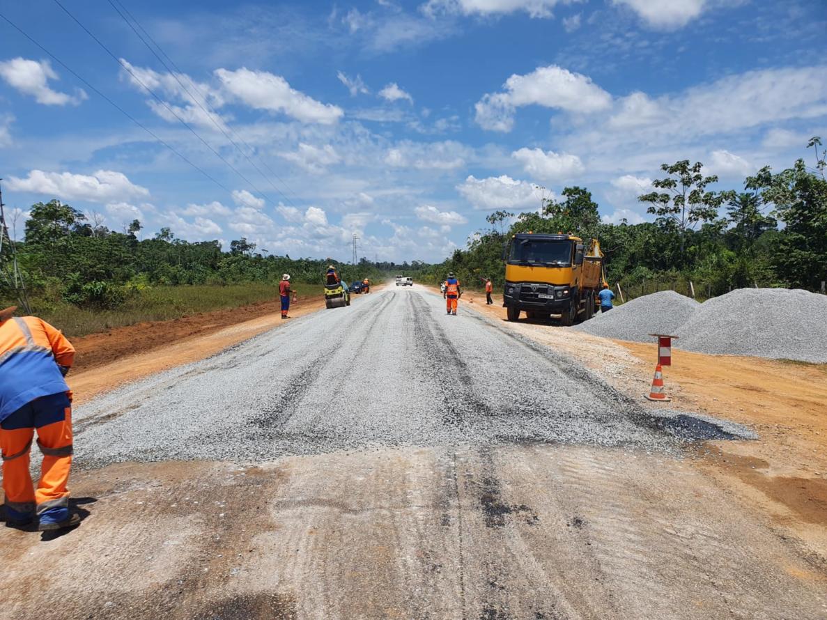 [Aménagement] Les travaux de réfection de la route d’Apatou sont en ...