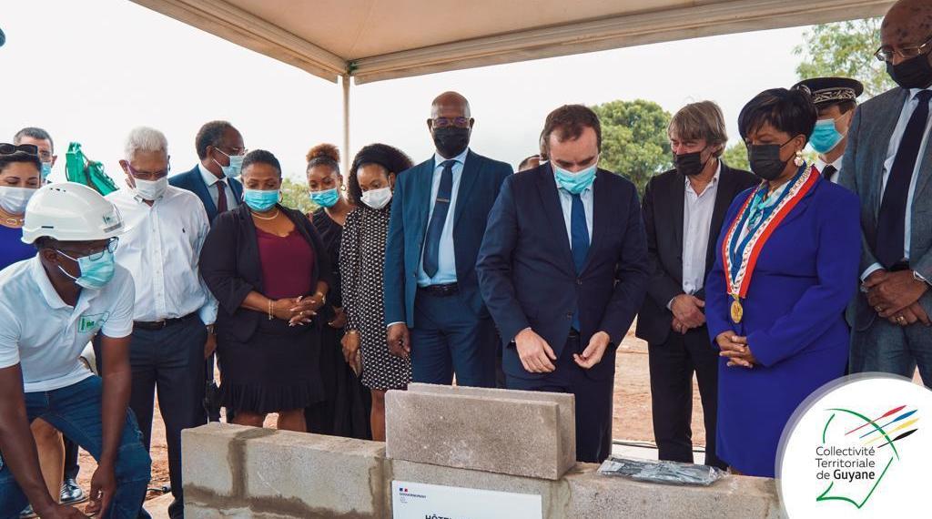 Pose de la première pierre du futur Hôtel de Police de Cayenne