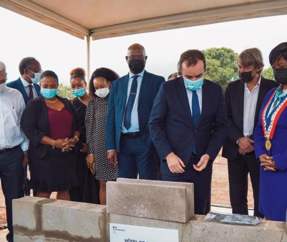 Pose de la première pierre du futur Hôtel de Police de Cayenne