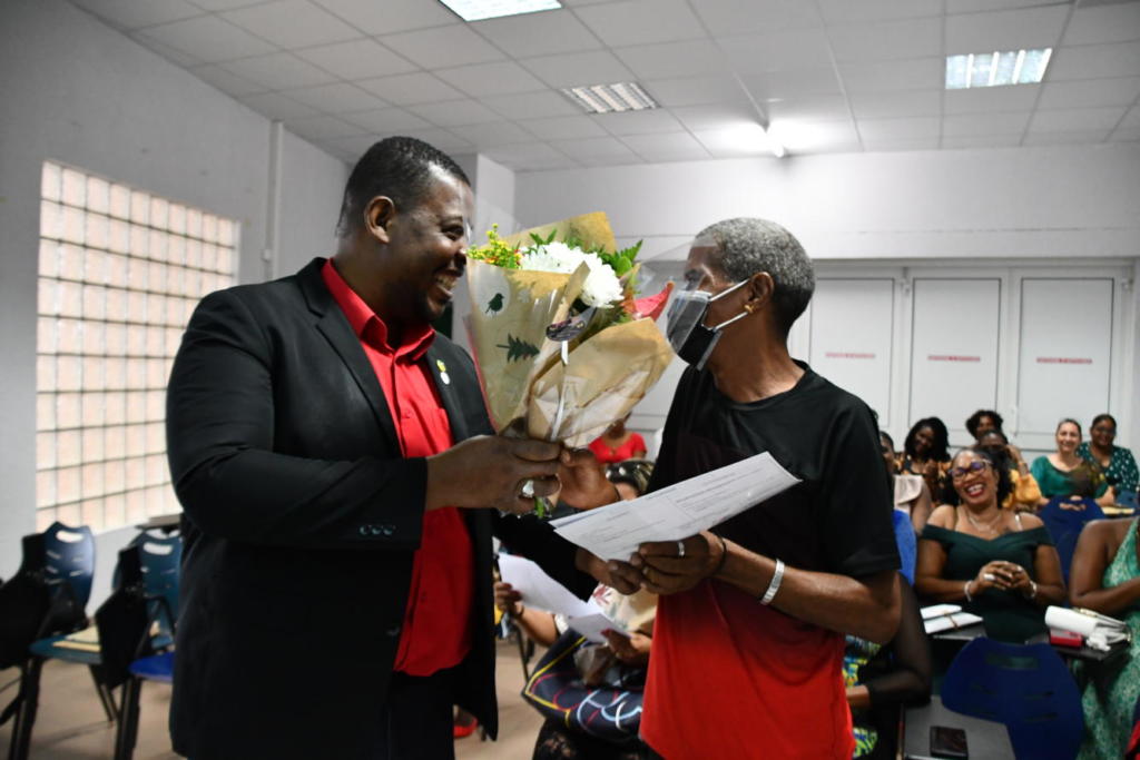 Remise de diplômes à 9 agents d’entretien de la Collectivité Territoriale de Guyane ayant obtenu un certificat de compétence professionnelle